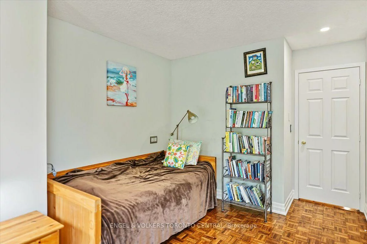 100, Arbors, West Woodbridge, Vaughan