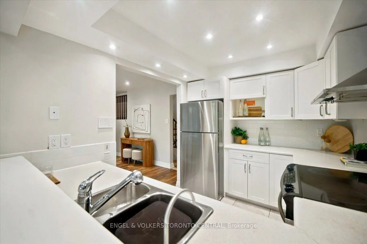 100, Arbors, West Woodbridge, Vaughan