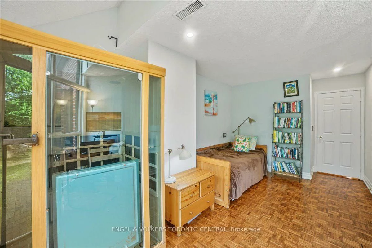 100, Arbors, West Woodbridge, Vaughan
