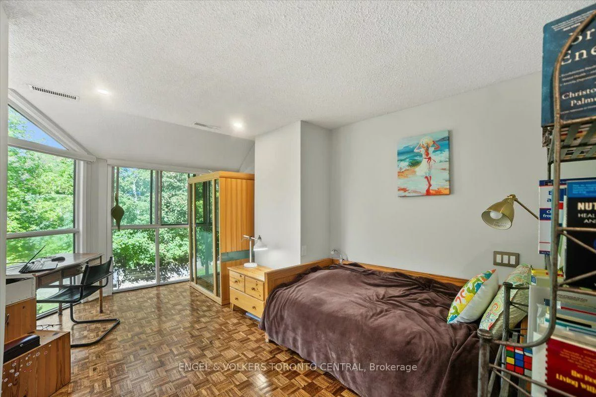 100, Arbors, West Woodbridge, Vaughan