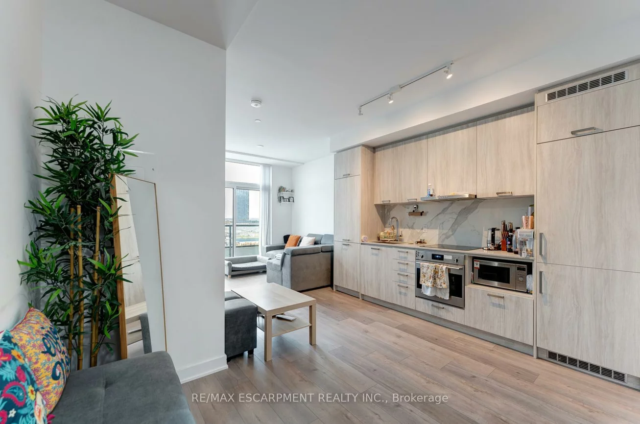 10, Honeycrisp, Vaughan Corporate Centre, Vaughan