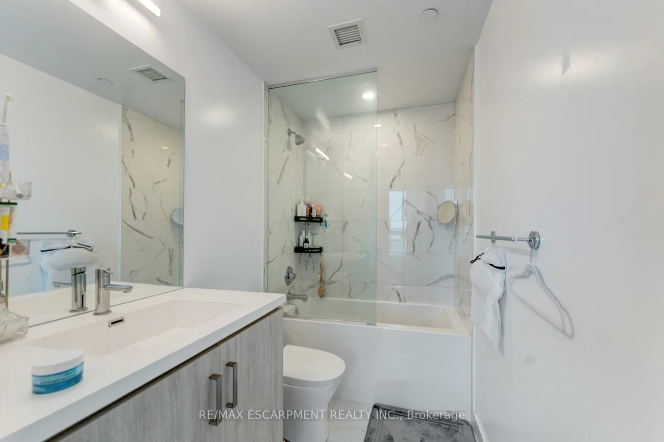 10, Honeycrisp, Vaughan Corporate Centre, Vaughan