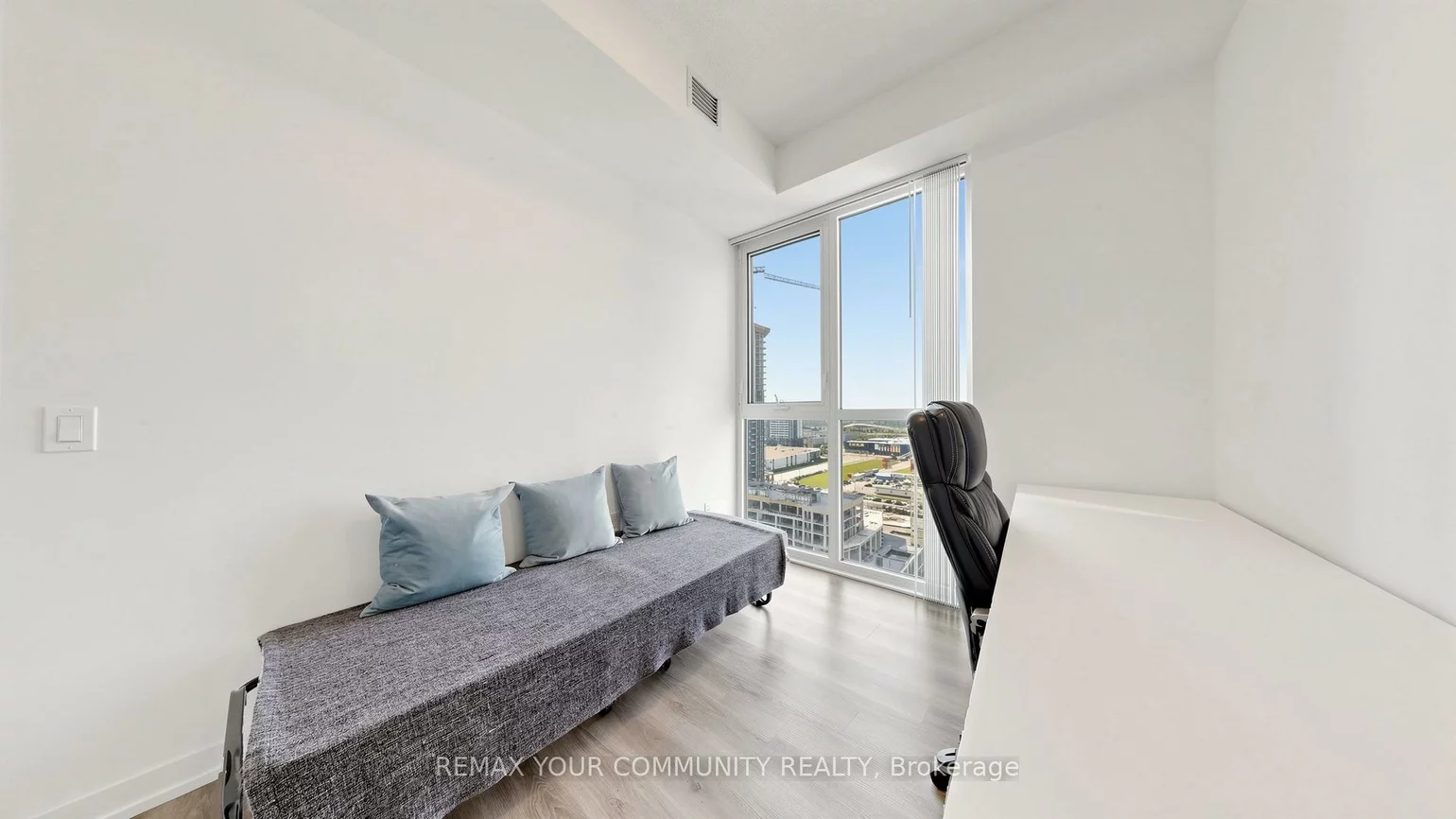 225, Commerce, Vaughan Corporate Centre, Vaughan