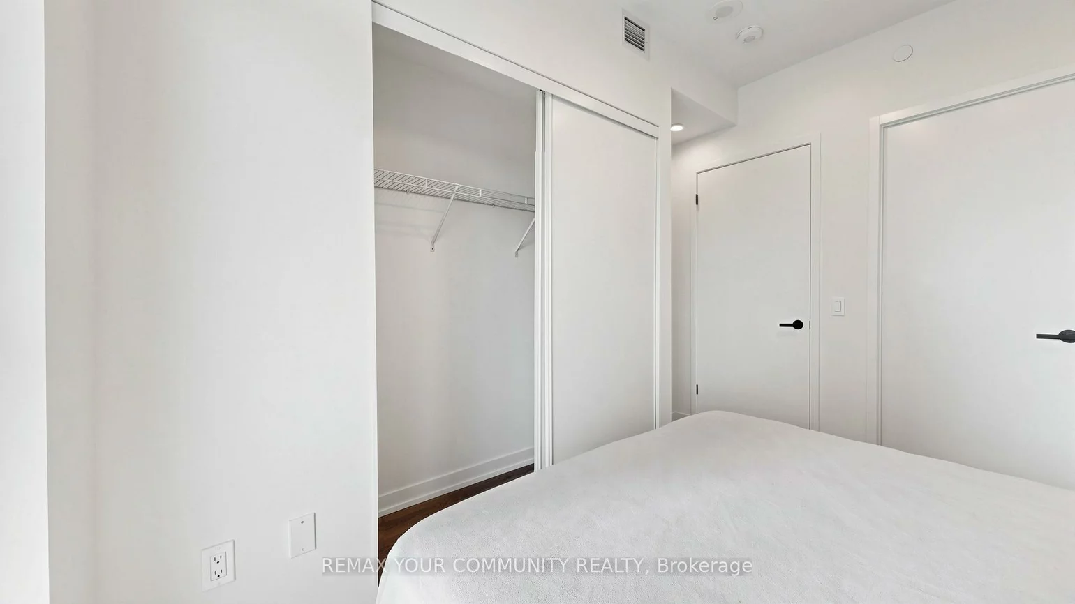 225, Commerce, Vaughan Corporate Centre, Vaughan