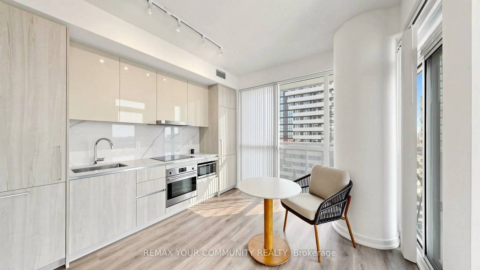 225, Commerce, Vaughan Corporate Centre, Vaughan