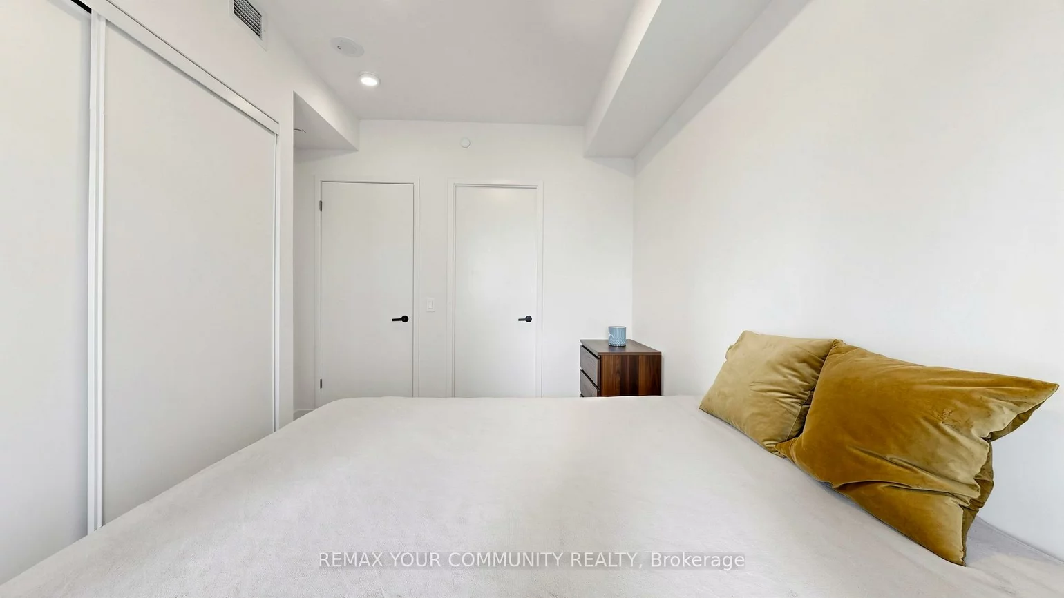 225, Commerce, Vaughan Corporate Centre, Vaughan
