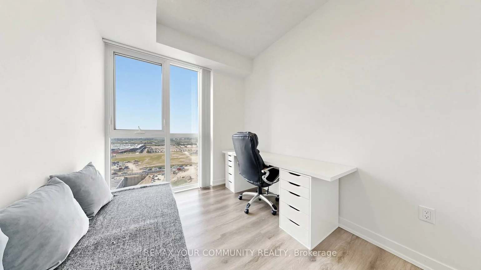 225, Commerce, Vaughan Corporate Centre, Vaughan