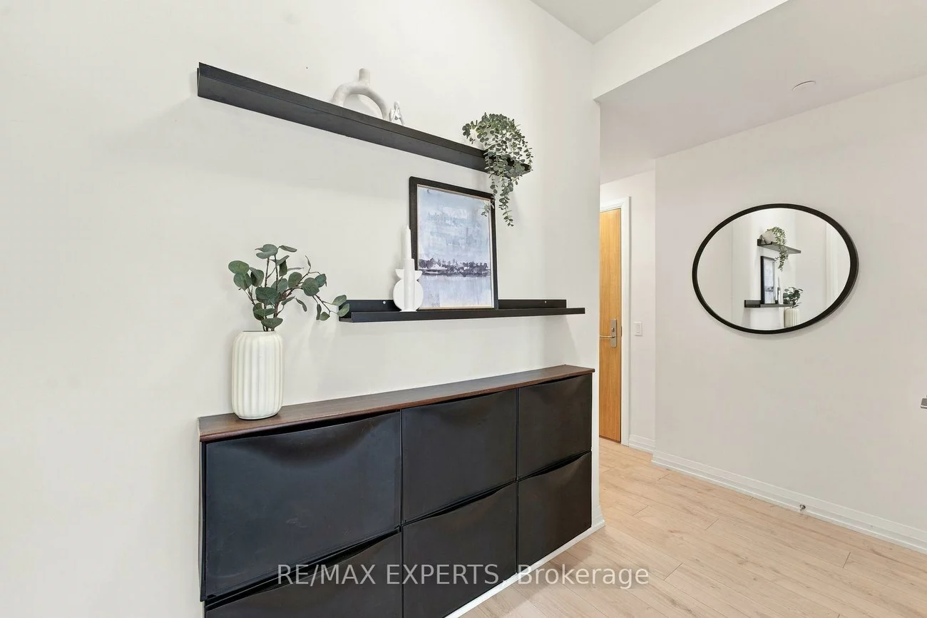 8960, Jane, Vellore Village, Vaughan