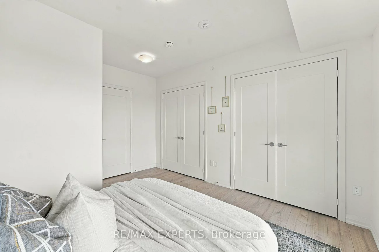 8960, Jane, Vellore Village, Vaughan