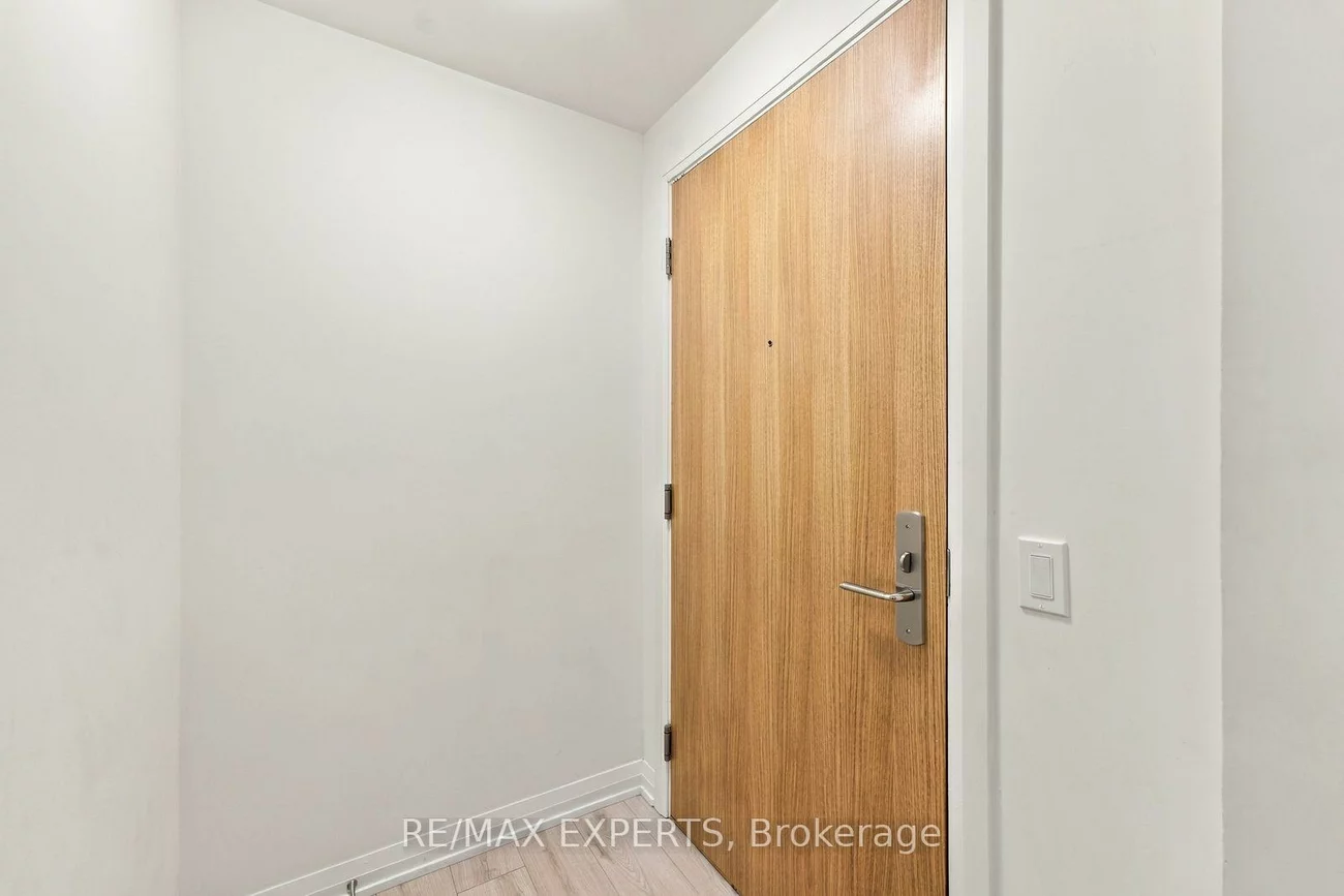 8960, Jane, Vellore Village, Vaughan