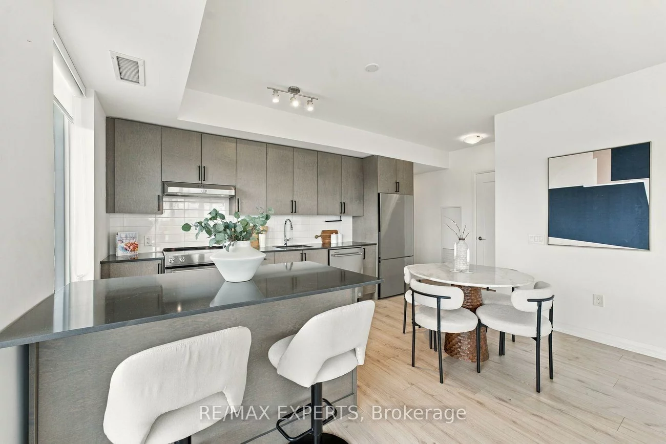 8960, Jane, Vellore Village, Vaughan