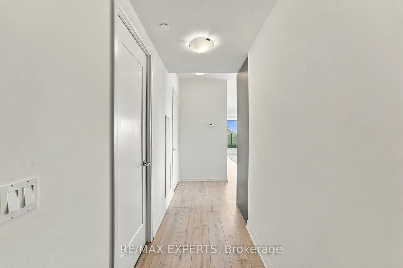 8960, Jane, Vellore Village, Vaughan