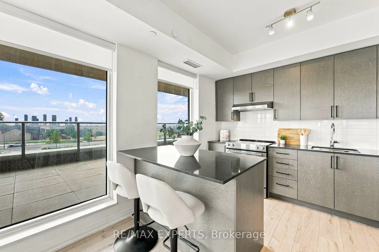 8960, Jane, Vellore Village, Vaughan