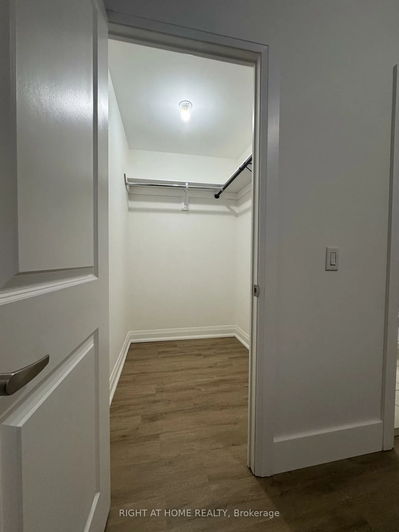 5289, Hwy 7, Vaughan Grove, Vaughan