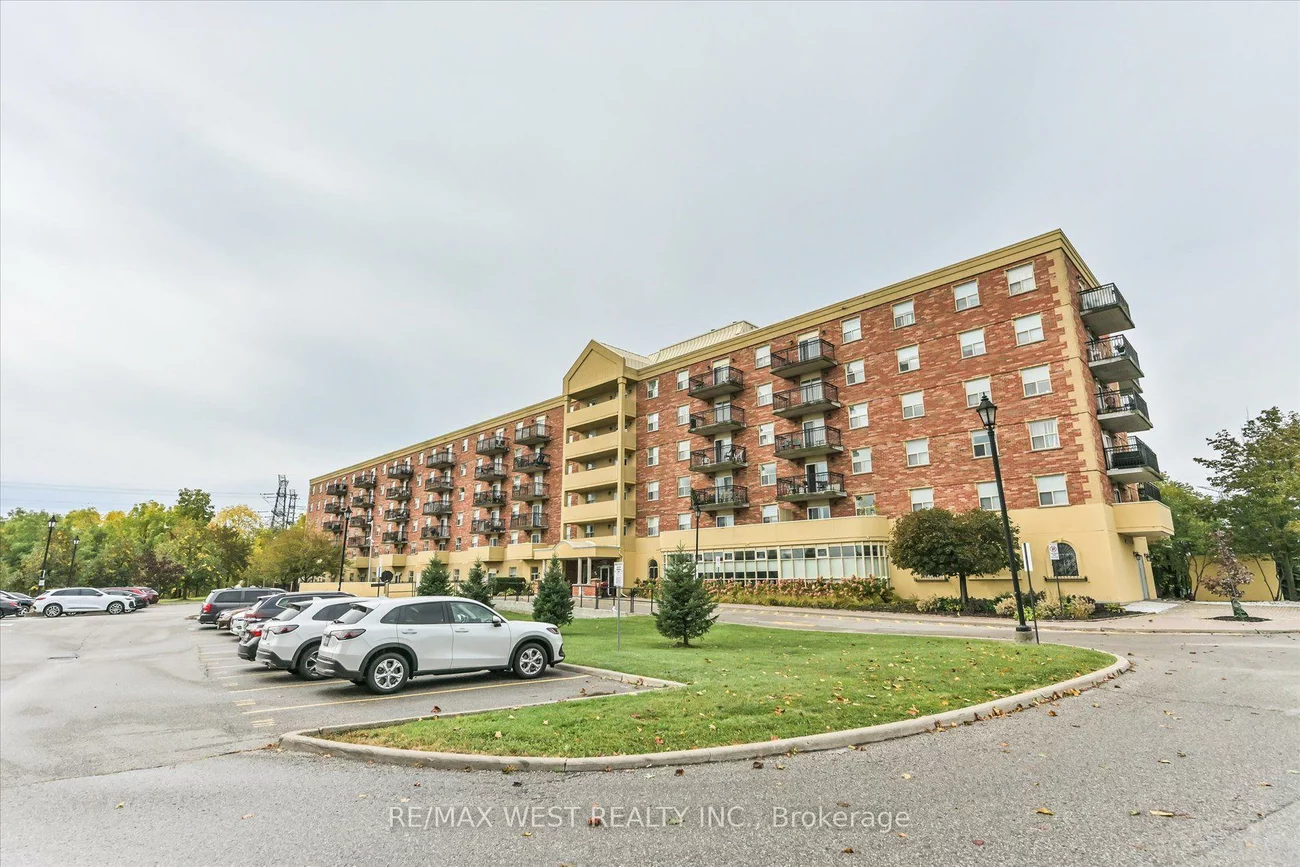 7373, Martin Grove, Vaughan Grove, Vaughan