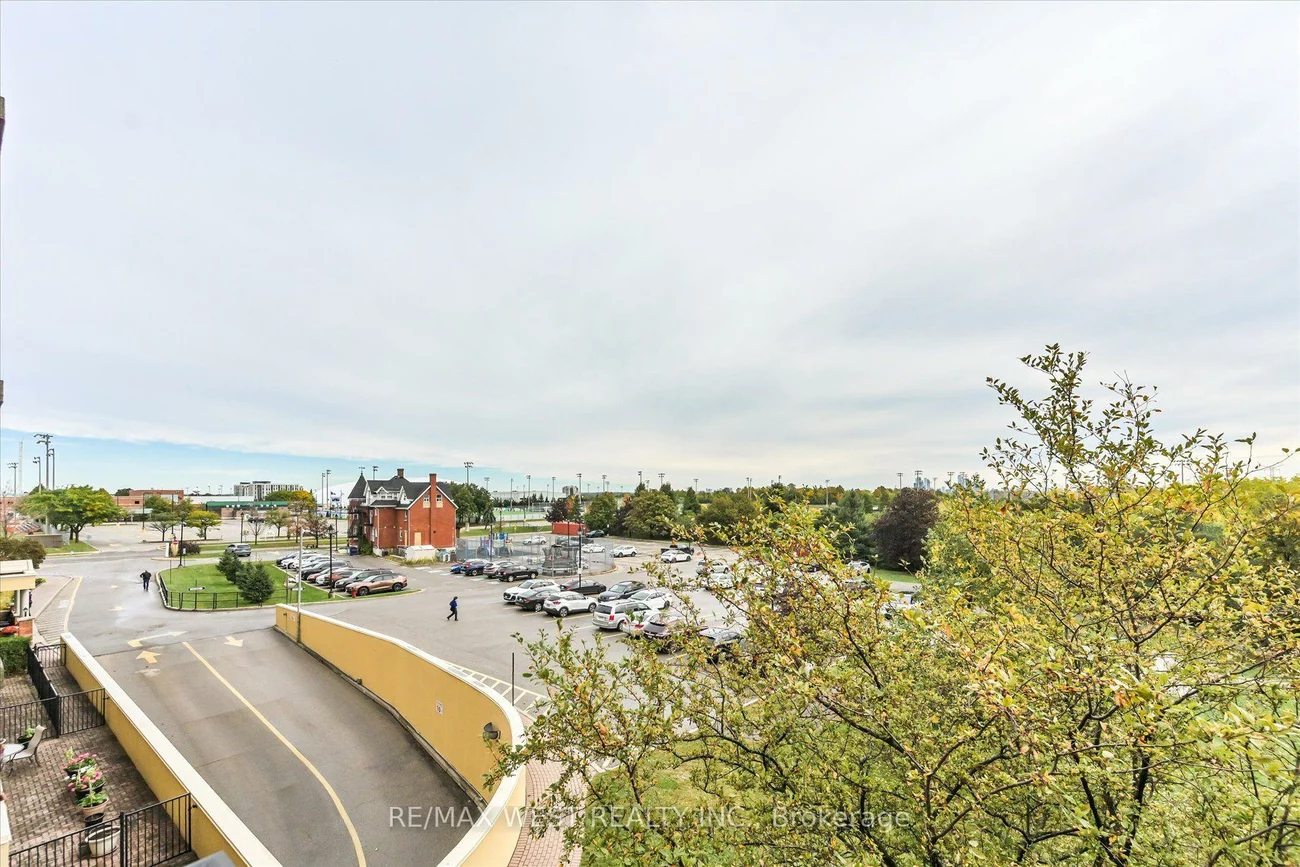 7373, Martin Grove, Vaughan Grove, Vaughan