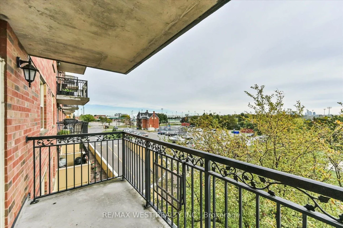 7373, Martin Grove, Vaughan Grove, Vaughan