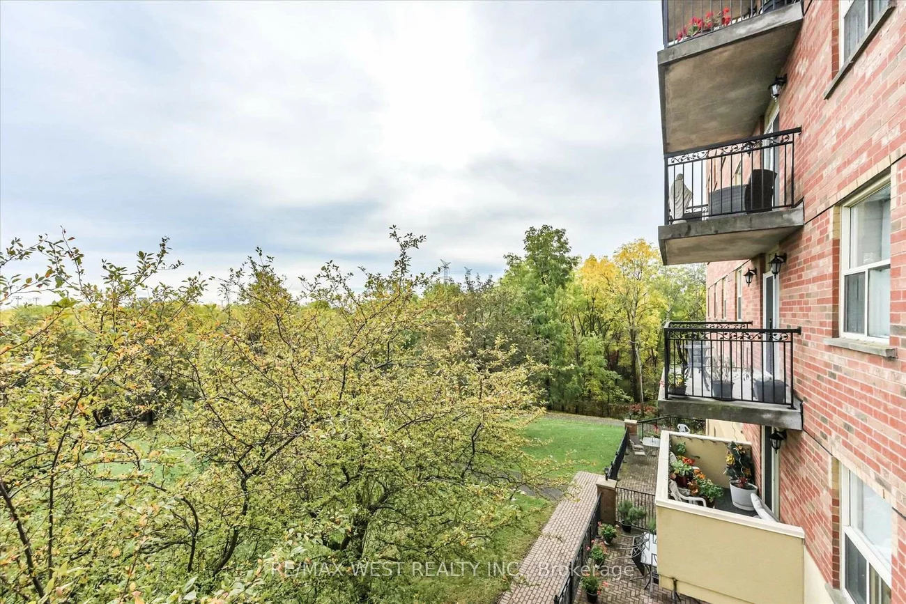 7373, Martin Grove, Vaughan Grove, Vaughan