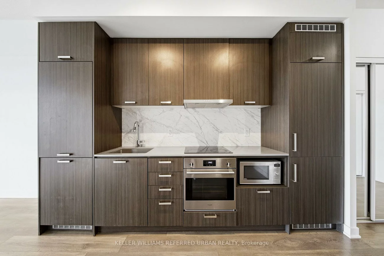 38, Honeycrisp, Vaughan Corporate Centre, Vaughan