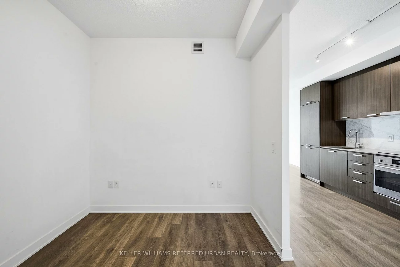 38, Honeycrisp, Vaughan Corporate Centre, Vaughan