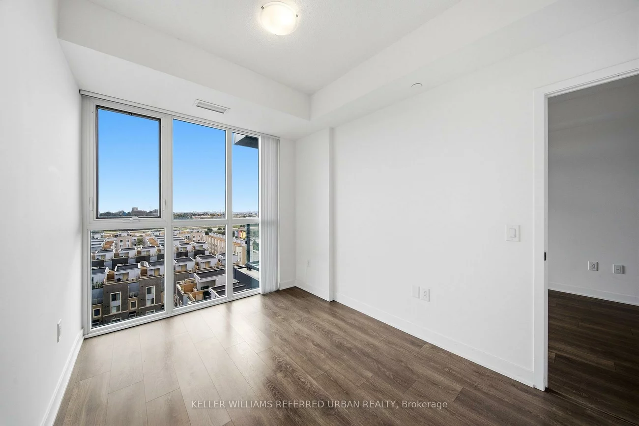 38, Honeycrisp, Vaughan Corporate Centre, Vaughan
