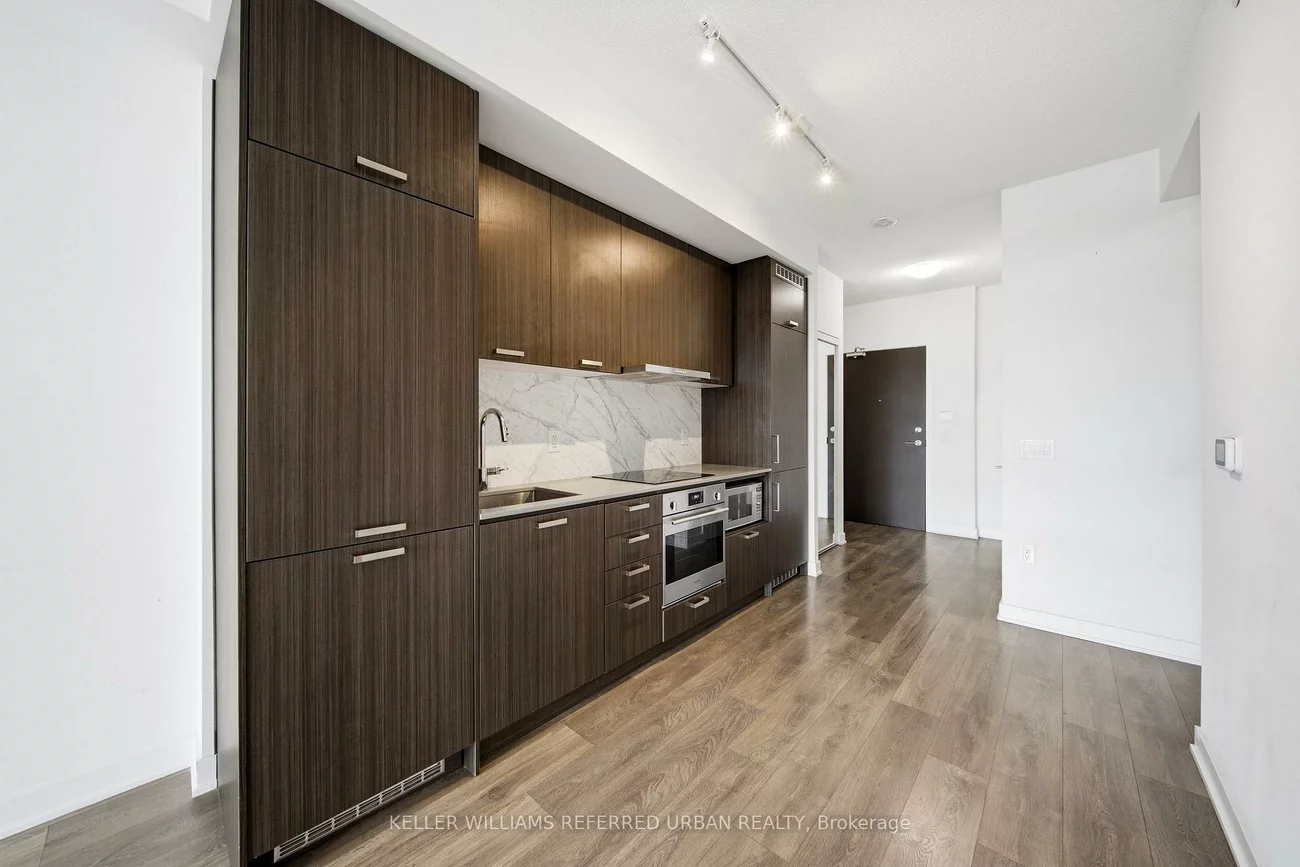 38, Honeycrisp, Vaughan Corporate Centre, Vaughan