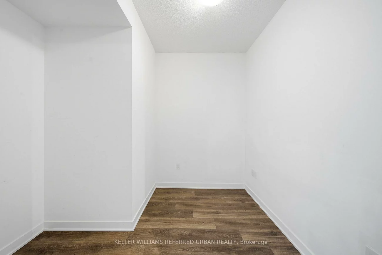 38, Honeycrisp, Vaughan Corporate Centre, Vaughan