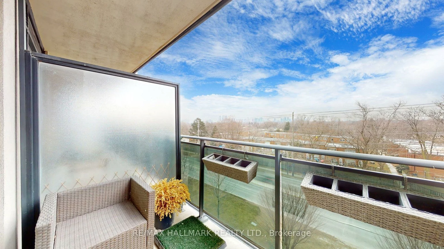 520, Steeles, Crestwood-Springfarm-Yorkhill, Vaughan