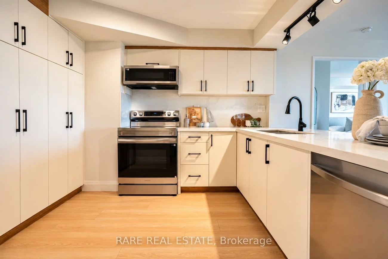 7300, Yonge, Crestwood-Springfarm-Yorkhill, Vaughan