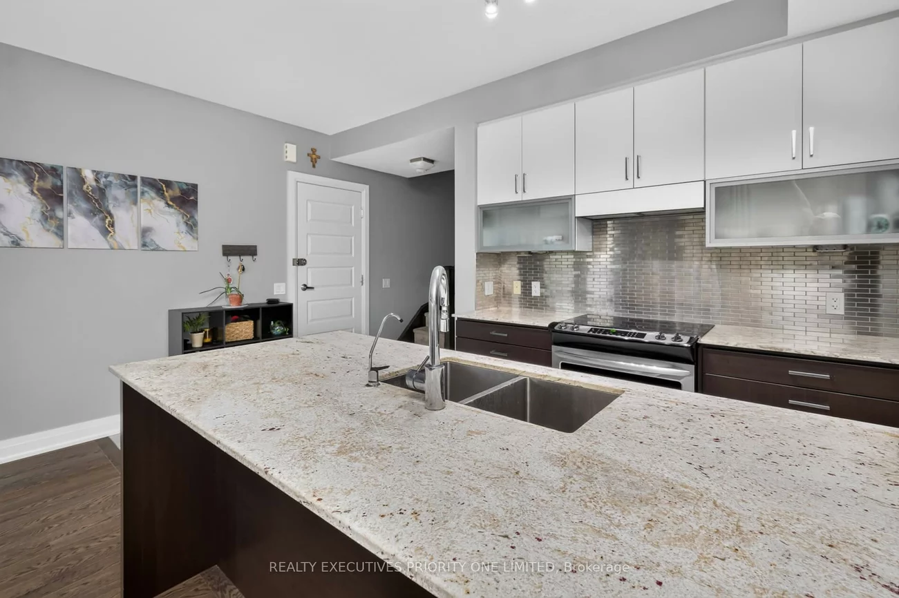 8161, Kipling, West Woodbridge, Vaughan