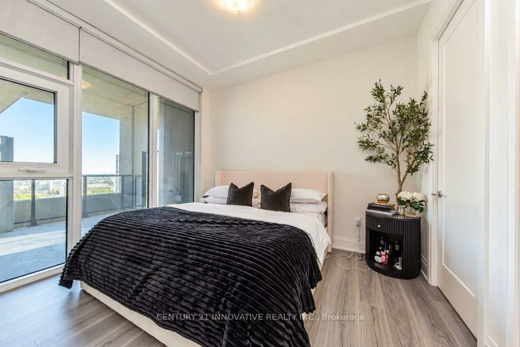 8960, Jane, Concord, Vaughan