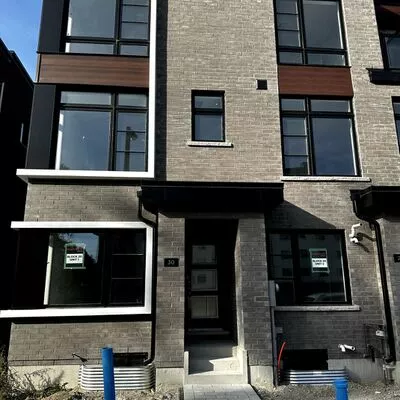 residential, lease, Att/Row/Twnhouse, 30 Akil Thomas Gdns, Bendale, Toronto 
 30 Akil Thomas Gdns, Bendale, Toronto