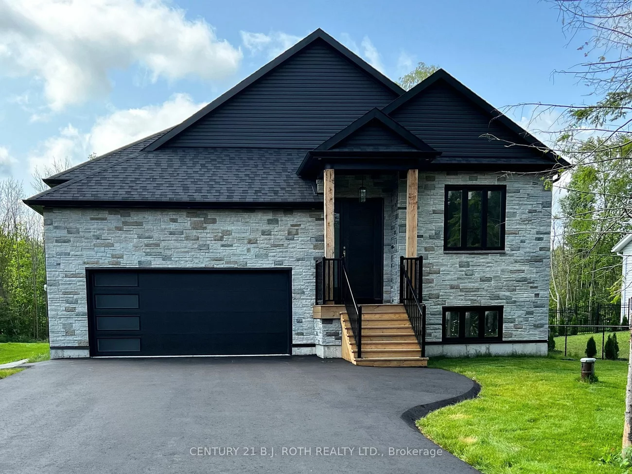 527 Mapleview Dr E, Innisfil