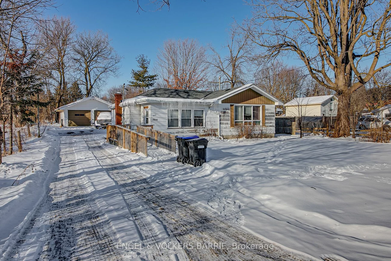 7866 Yonge St, Innisfil