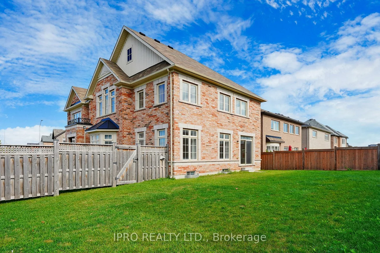 1071 Cole St, Innisfil