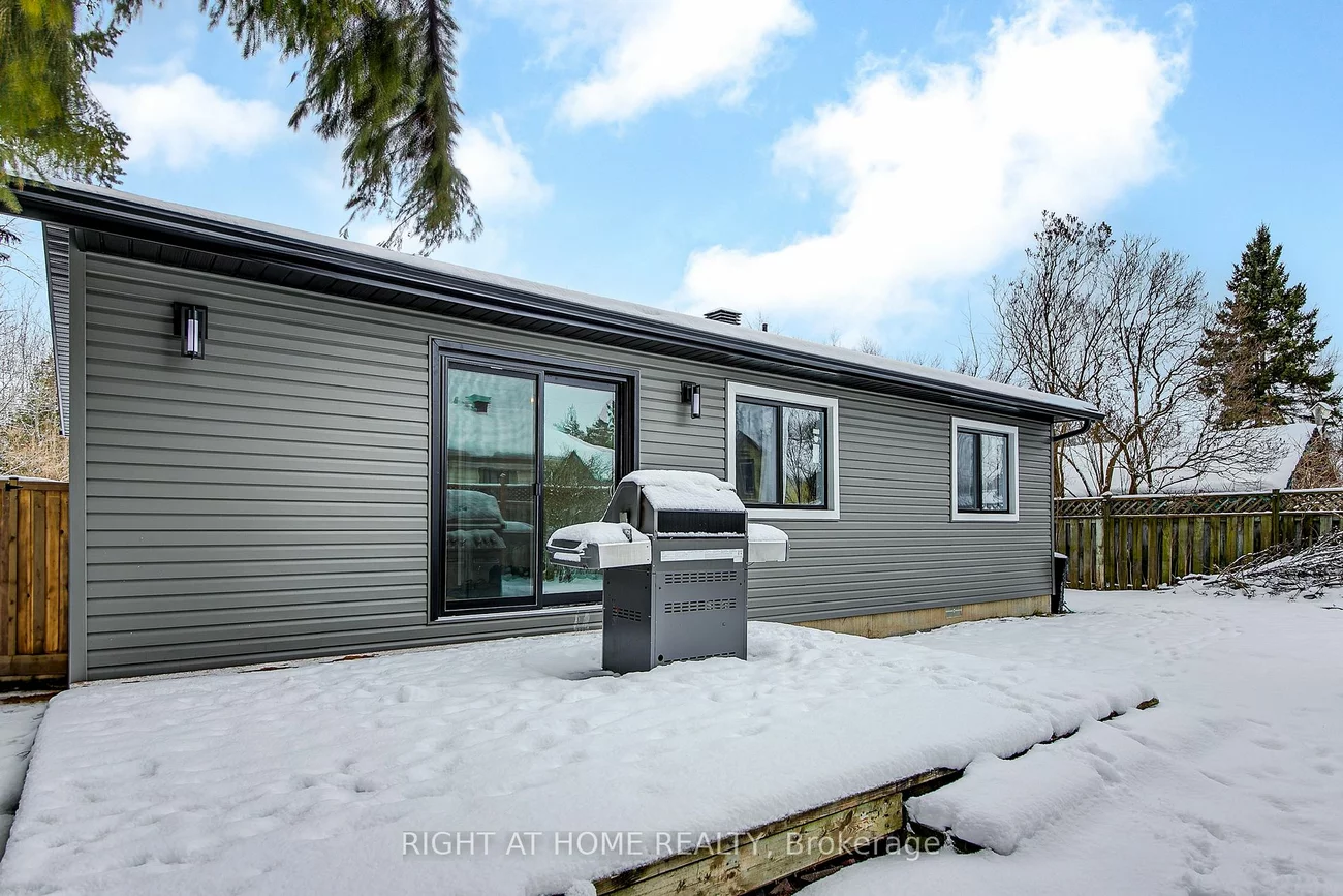 1050 Emily St, Innisfil