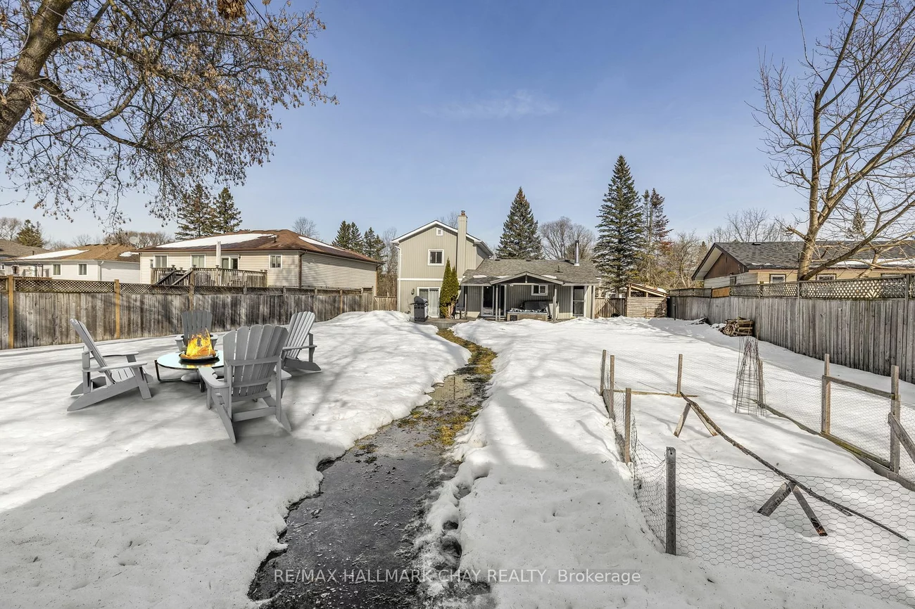 946 Gilmore Ave, Innisfil