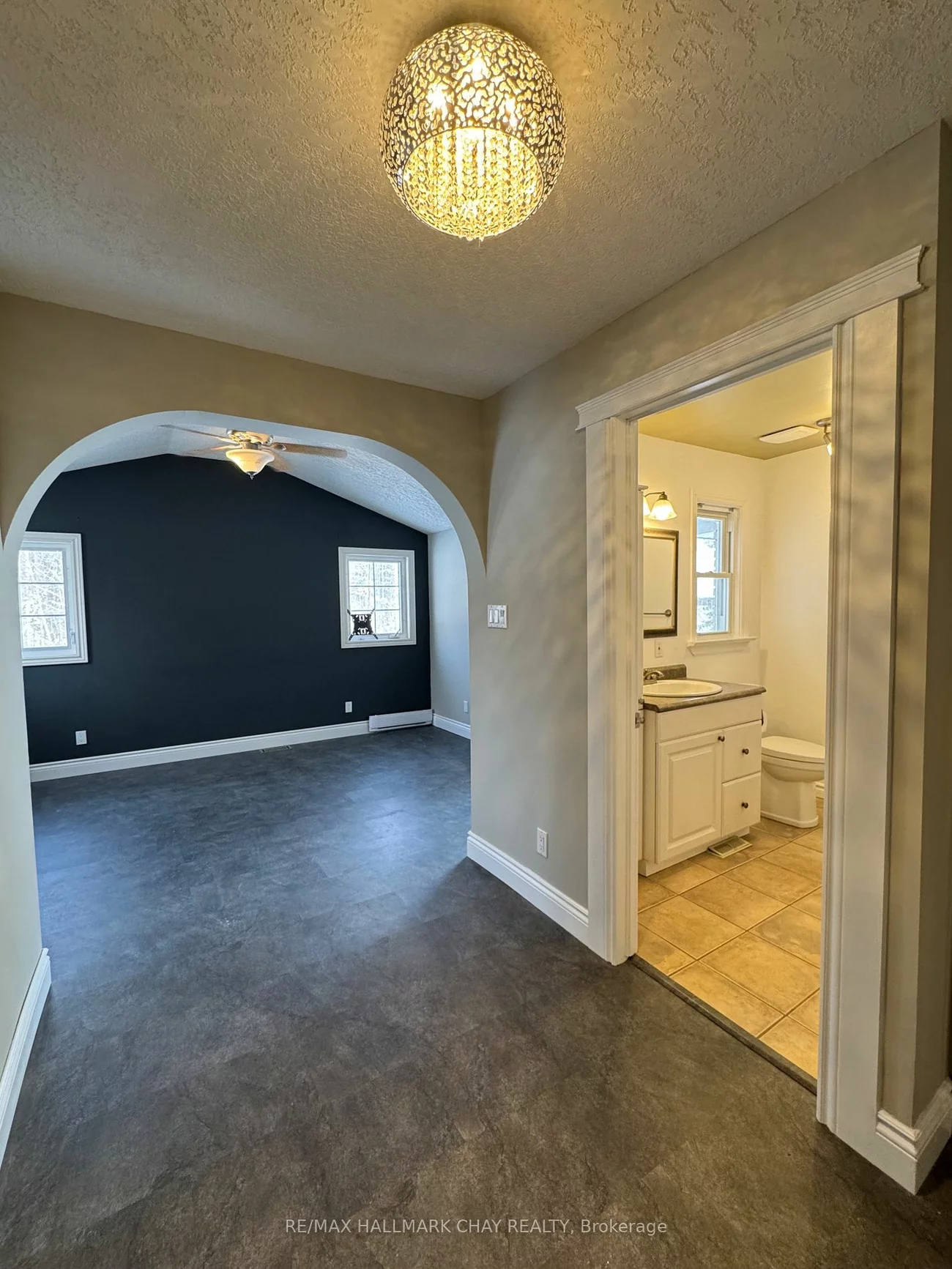 763 - MAIN LEVEL Penetanguishene Rd, Barrie