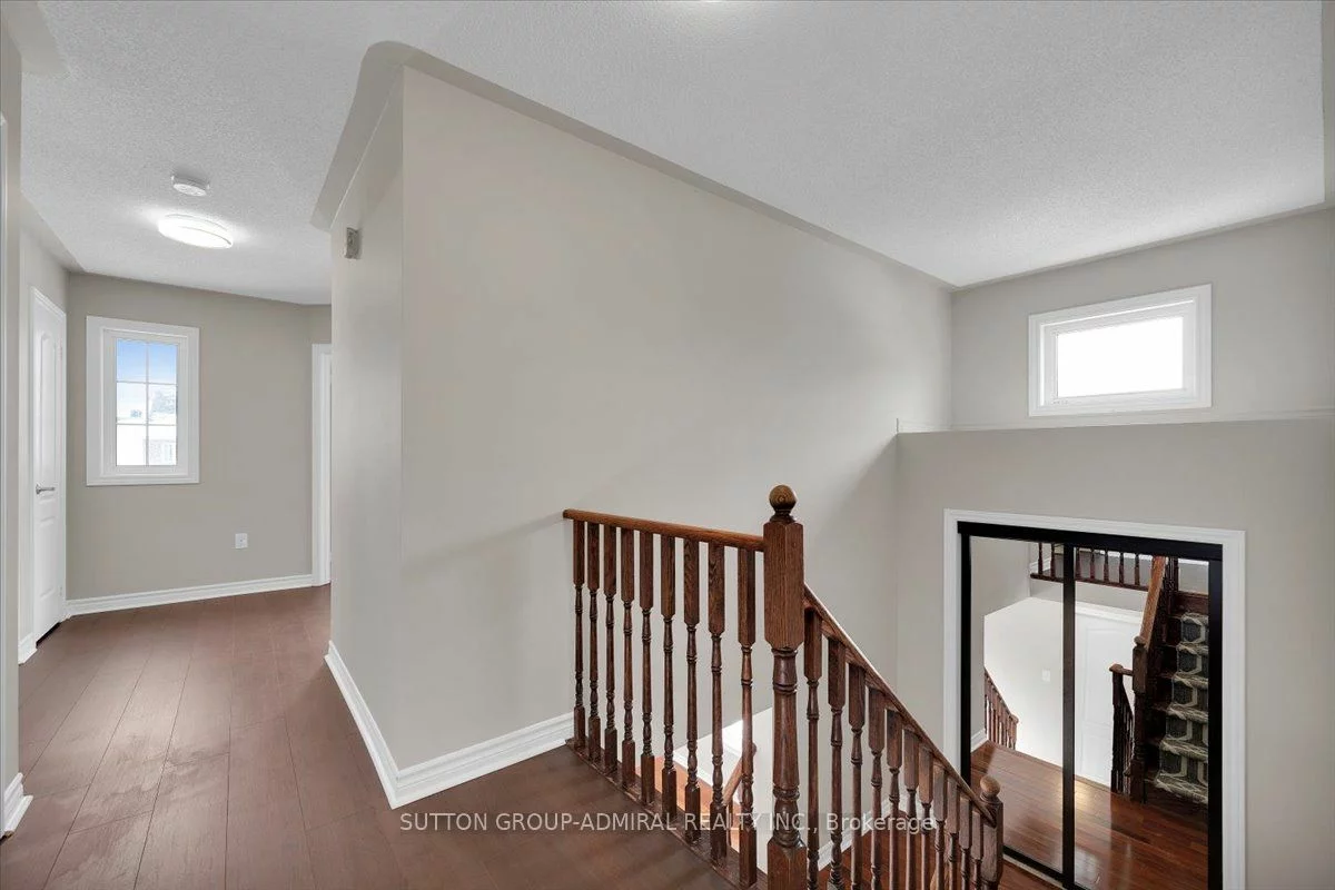 4 Maple Crown Terr, Barrie