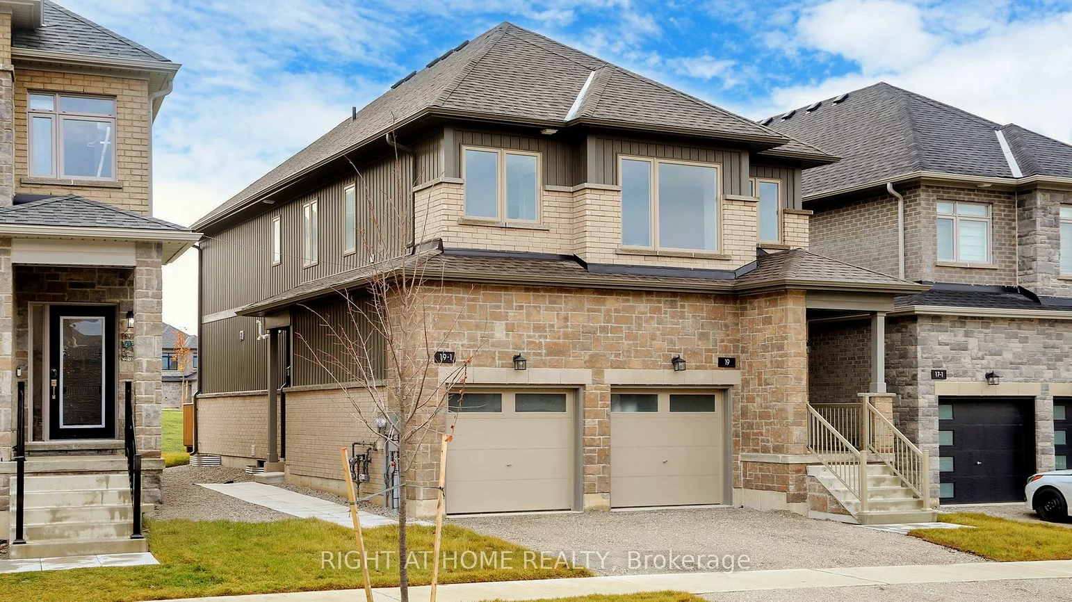 19 Barnyard Tr, Barrie