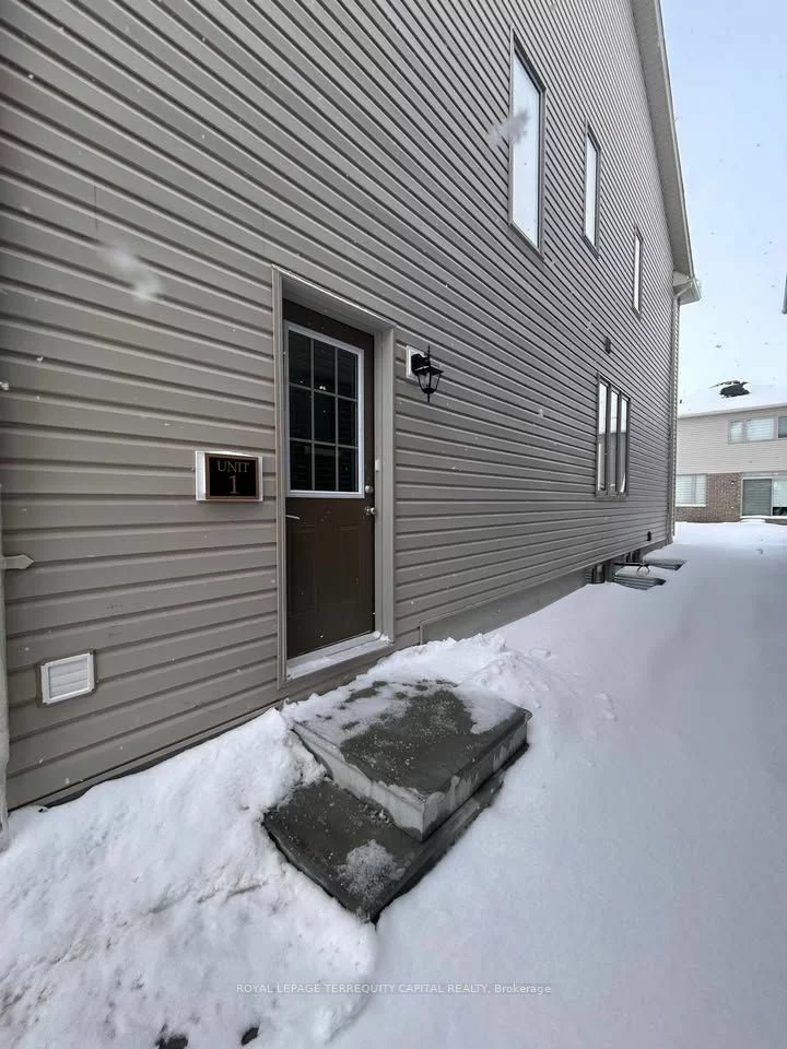 38 Prudhoe Terr, Barrie