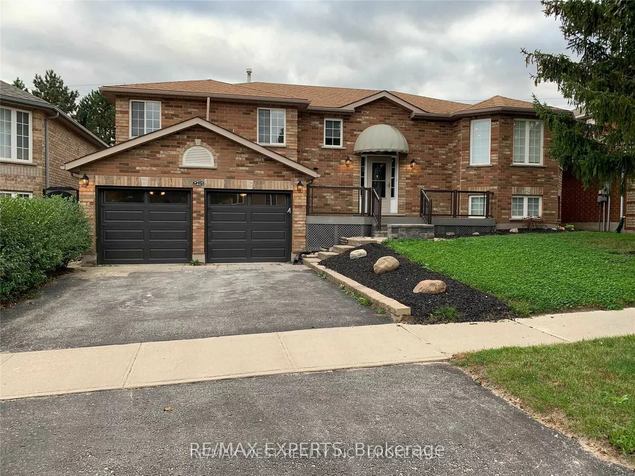 73 Logan Crt, Barrie