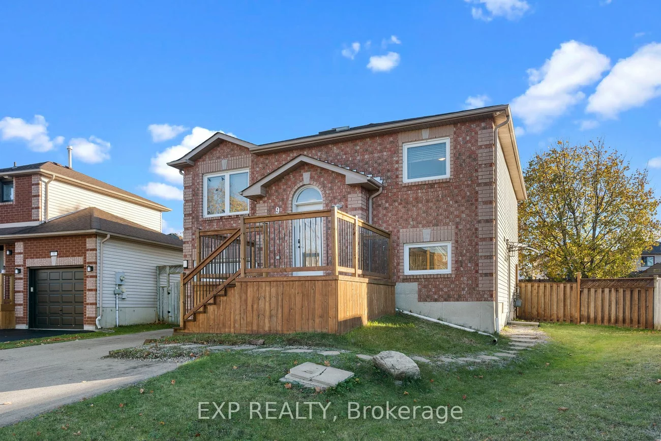 9 Waddington Cres, Barrie