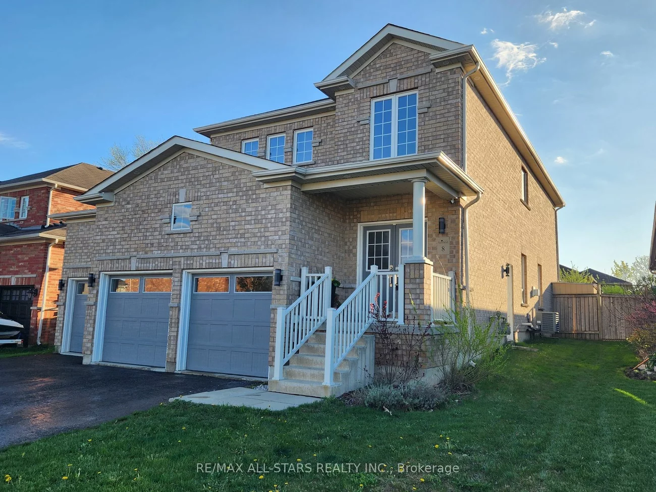 8 White Cres, Barrie