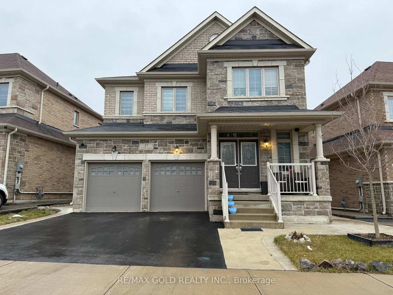 37 Dotchson Ave, Caledon