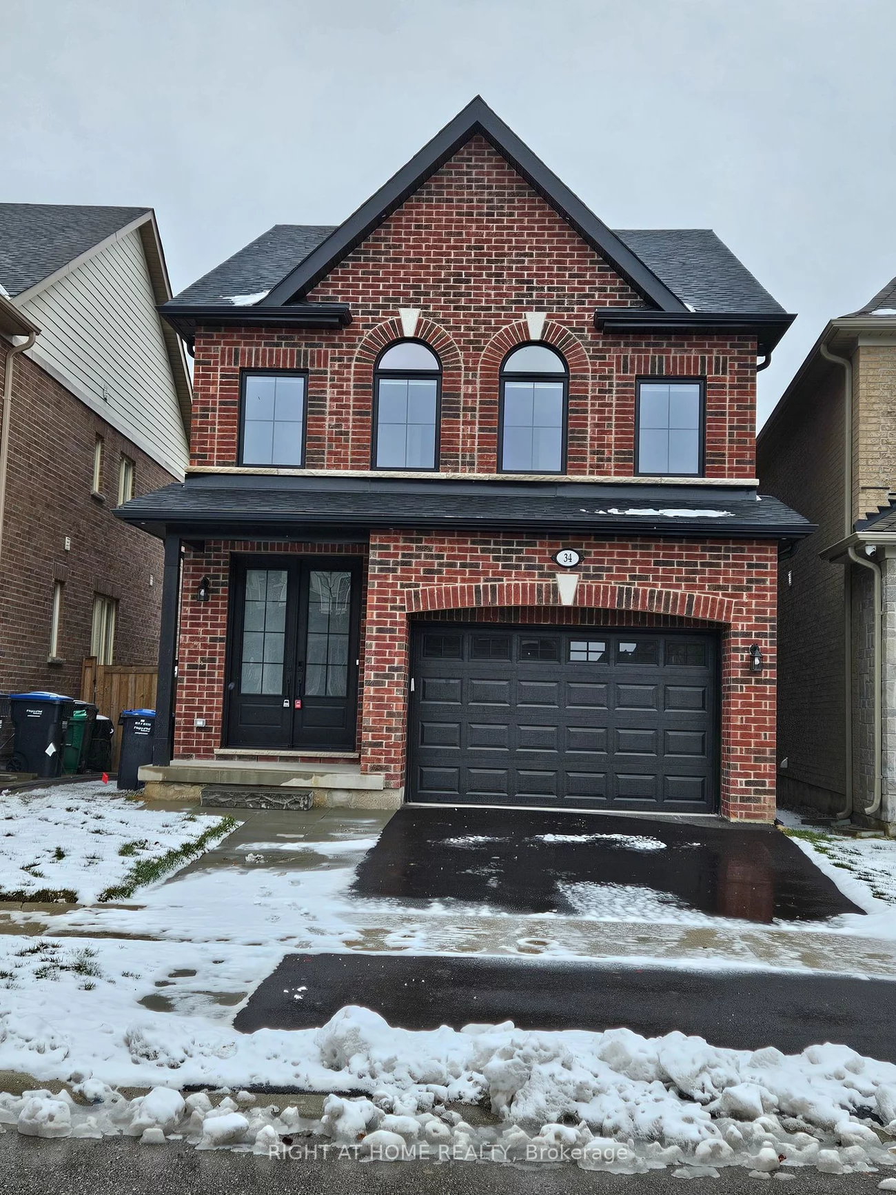 34 Ivor Cres, Brampton