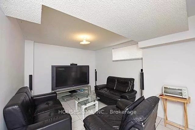 25 Mannel Cres, Brampton