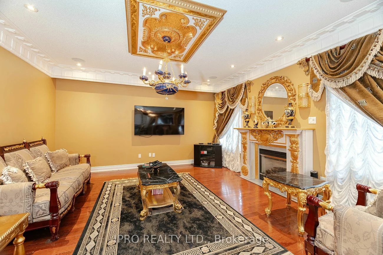 2 Hugo Rd, Brampton