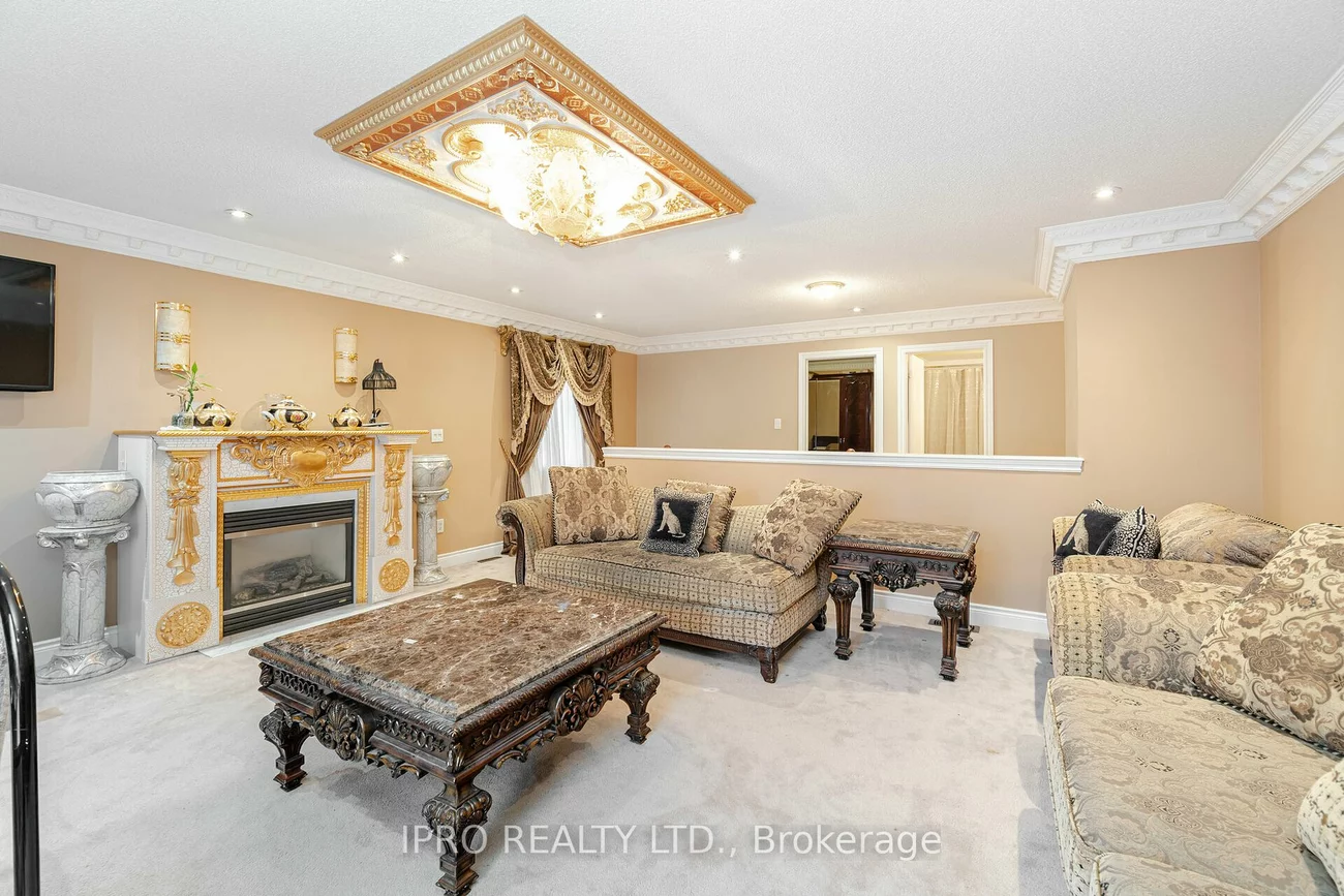 2 Hugo Rd, Brampton