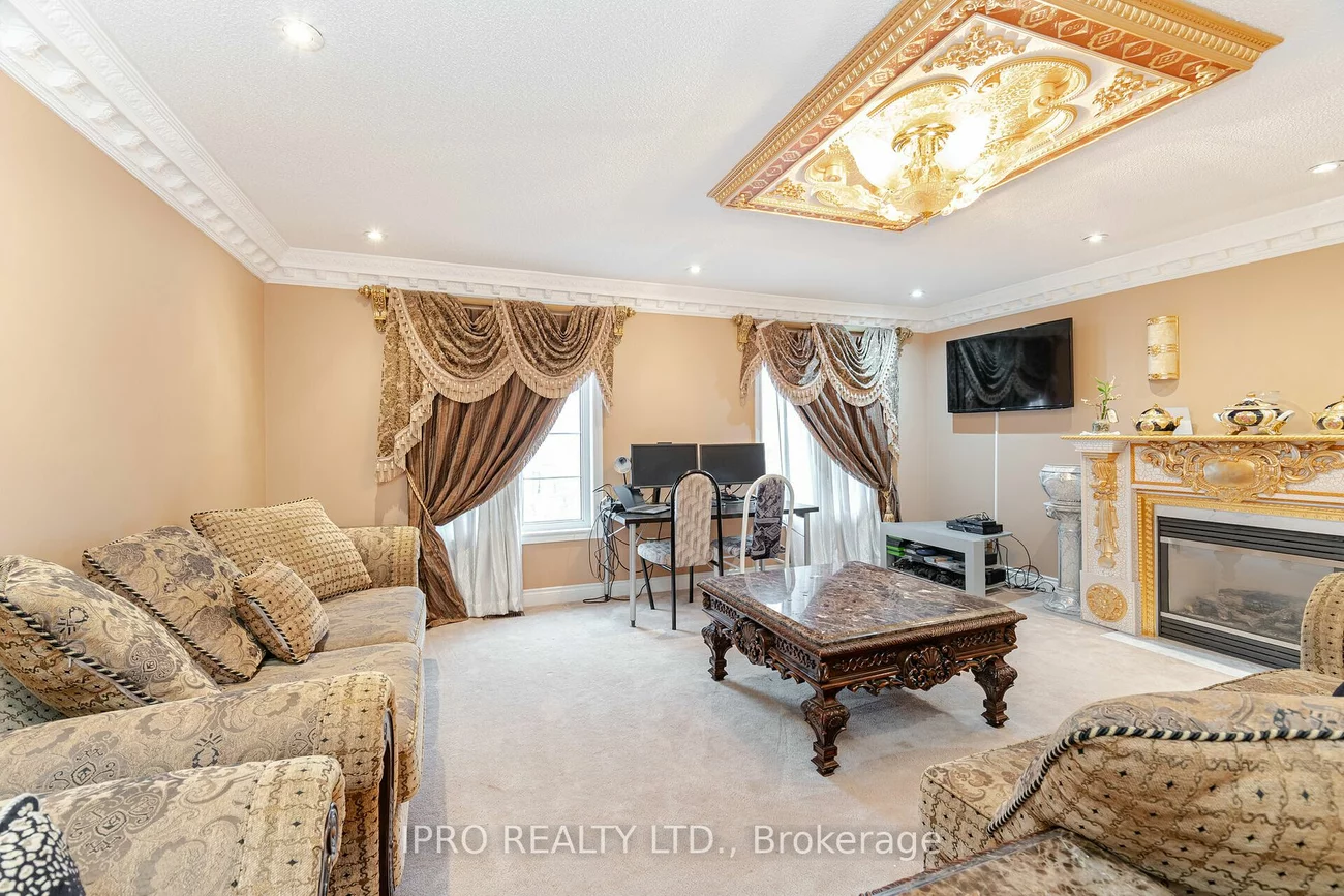 2 Hugo Rd, Brampton